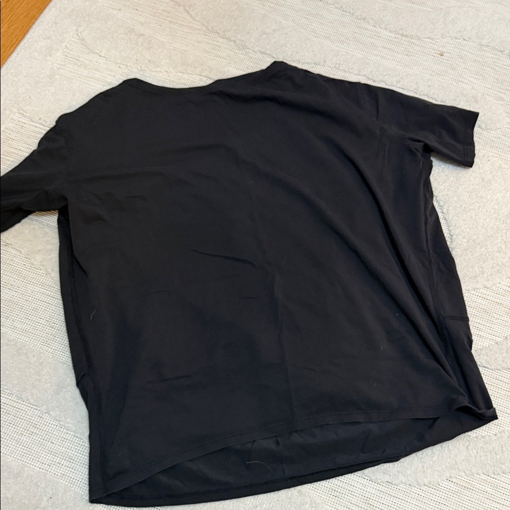Lululemon T - size 4